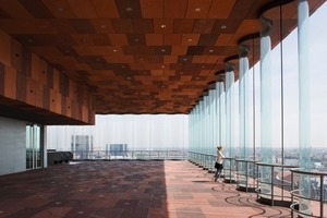  Die umlaufenden, sich in die Höhe schraubenden Galerieräume mit fantastischem Ausblick werden von gewellten Glaselementen geschlossen 