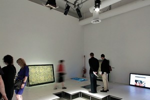  „Floor“, Ausstellungskonzept mit Verletzungsgefahr 