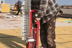 Saumbefestigung mittels Schrauben-Telleranker-Kombination 
