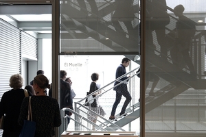  Innere Erschließung: ein gläsernes Treppenhaus verbindet im Kunstflügel alle Ebenen 