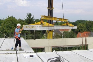  Spannbetonfertigteile mit Betonkernaktivierung haben weniger Gewicht und können große Räume stützenfrei überdecken 