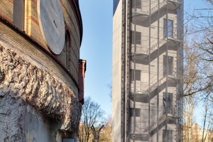  Die originale Fassade besteht aus Klinkern, im Inneren befinden sich Betonmassen, 1940 entstanden als der Gasometer zu einem Luftschutzbunker umgebaut wurde. Oben befinden sich die neuen Wohnungen ein separat stehender Turm führt über eine Brücke direkt hinüber in die Mitte der Anlage 