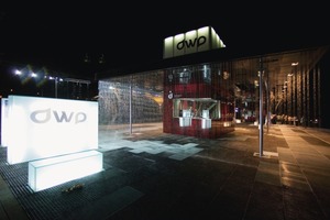  Der Wasserpavillon auf der Weltausstellung 2008 in Zaragoza beinhaltet eine Ausstellungsfläche, ein Café und einen öffentlichen Aufenthaltsbereich 
