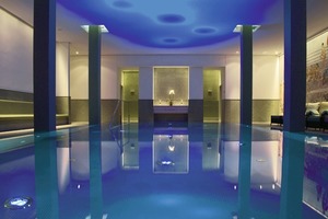  Der Pool ist Teil des SPA und Wellnessbereichs 