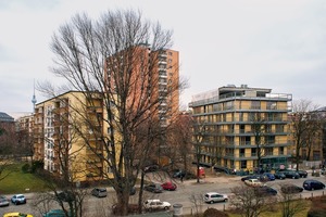  Das Wohnhaus R50 befindet sich in einem Quartier am westlichen Ende der Kreuzberger ­Ritterstrasse, an dem sich der Lauf des 20. Jahrhunderts und seine wechselnden Leitbilder gut mit all ­ihren Brüchen ablesen lassen 