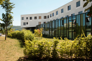  Die Fassade des Nationalen Centrums für Tumorerkrankungen (NCT) in Heidelberg von Behnisch Architekten ist ein WDVS-System
  