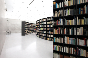  Die rund 40.000 Bände umfassende Bibliothek ist eine Leihgabe des Churer Antiquars Walter Liehta, der mit seinen Büchern sowieso umziehen muss  