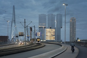  Auf dem Kop van Zuid, dem „Manhattan an der Maas“ – stehen die Werke prominenter Architekten (Norman Foster, Alvaro Siza, Renzo Piano) dicht an dicht 