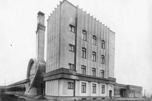  Unbekannter Fotograf, Gosplan Parkhaus: Gesamtansicht, ca 1936Fotografie, 13.6 x 20 cm
Konstantin Melnikow und W. I. Kurotschkin, 1936 