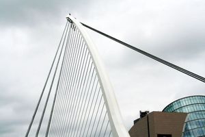  Samuel Beckett-Bridge, Dublin 2009 (Arch.: Santiago Calatrava) 