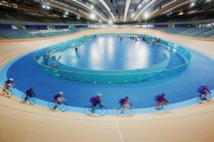  Die Fahrradrennbahn ist 250 m lang und 7 m breit und wurde aus sibirischer Kiefer gefertigt 