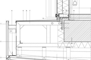  Legende Fassadendetail&nbsp;&nbsp;1Aluminium-Verbundplatten-Kassette2Aussteifungswinkel, umlaufend3Sonder-Unterkonstruktion zur Ausbildung der Gehrungsecke aus Aluminiumkantteilen4Entwässerungsrinne, beheizt5Aluminium-Verbundplatten mit 6Stahlblech, gekantete Abwicklung, sendzimiertverzinkt7Verschweißte Rohrbügelonstruktion aus Stahlrohren, Edelstahl8Füllstück9Stahlwinkel mit angeschweißten Steckrohren zur Aufnahme des Rohrbügels für die Aussenbekleidung10&nbsp;&nbsp;&nbsp; Flachprofil zur Unterstützung des ertüchtigteren unteren Ringprofils11&nbsp;&nbsp;&nbsp; EPDM-Folie, dampfdiffusionsdicht12&nbsp;&nbsp;&nbsp; System-Unterkonstruktion für Horizontalverlegung13&nbsp;&nbsp;&nbsp; Abhängung14&nbsp;&nbsp;&nbsp; Entwässerungsrohr, gedämmt und beheizt15&nbsp;&nbsp;&nbsp; Dämmung, Mineralwolle, vlieskaschiert hydrophobiert 