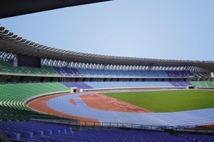  Das Stadion bietet Platz für Fußball- und Leichtathletikanlagen nach internationalen Standards sowie 55 000 Zuschauer 