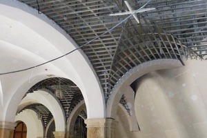  Eine der Sonderlösungen: Die Wiederherstellung des historischen Kreuzgewölbes(EG) und dessen Anarbeitung an die eingestellte Stahlkonstruktion des Keiles 