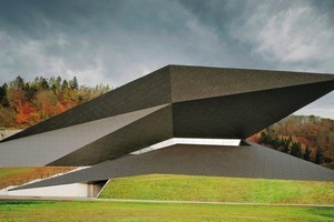  Die komplexe Geometrie des Festspielhauses in Erl besteht im Detail aus nur zwei verschiedenen Drachenvierecken (Entwurf: Delugan Meissl Associated Architects; MHM Architekten) 