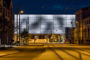  Swarm Study / IX, Bahnhof Chemnitz dessen  Fassadenkonstruktion von den Architekten Grüntuch Ernst geplant ist (Lichtplaner: Lichtvision Design GmbH und Random Internatinal) 