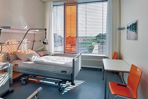  rechts: Krankenzimmer 