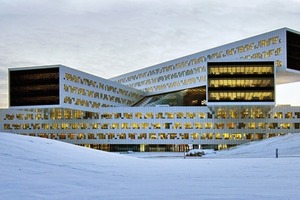  Das Statoil-Gebäude in der Bucht von Oslo besteht aus fünf Baukörpern, die so ausgerichtet sind, dass das Tageslicht optimal genutzt wird 