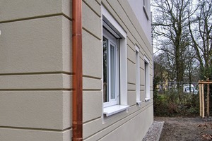  Bossierungen oder Profile sind eine gute Möglichkeit, Fassaden zu strukturieren. Hilfreich ist es, wenn im Vorfeld die Verankerungspunkte des Gerüsts so geplant werden, dass sie bei der Herstellung der Fassadenstruktur nicht stören 