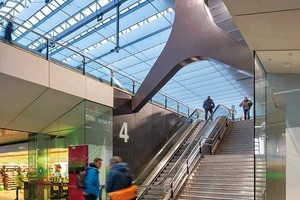  Die Y-förmigen Stahlstützen sind nicht gegen Brand behandelt, da sich im Bereich der Bahnsteige keine brennbaren Materialien befinden 