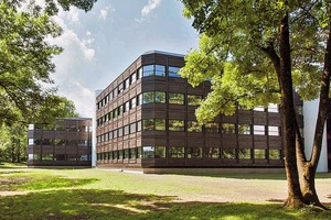  Das Bürogebäude Powerhouse Kjørbo liegt in einer parkähnlichen Landschaft mit alten Baumbestand 