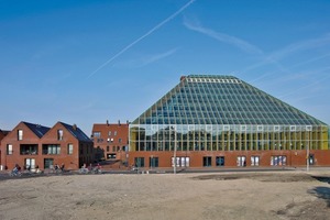  Bei der Organisation der Bibliothek sahen MVRDV auch eine kleine Geschäftszone im Erdgeschoss in unmittelbarer Nachbarschaft der Wohnungseingänge vor  