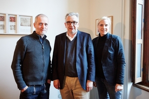  Uwe Schröder mit Sandra Greiser und Benedikt Kraft in Schröders Büro in Bonn 