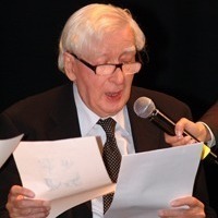  Bogdan Bogdanovic (1922-2010) bei der Entgegennahme des 18. Internationalen Carlo Scarpa Preises für Gärten (2007), hier für seine Jasenovac-Gedenkstätte
  