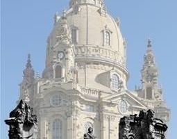  Ruine und Rekonstruktion der Frauenkirche Dresden

  