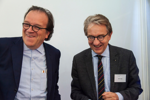  Christoph Mäckler (links) fragte sich, ob es denn überhaupt eines Marketings in der Architektur bedarf. Hier mit Rolf Toyka, Leiter der Akademie der AKH 