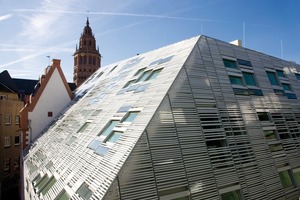  Der Stararchitekten Massimiliano Fuksas&nbsp;hat bewusst&nbsp;mit der&nbsp;Spannung zwischen historisierender Marktfassade und modernen Neubau&nbsp; gearbeitet 