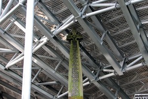  Überbauung der Skulptur „India Cross“ 