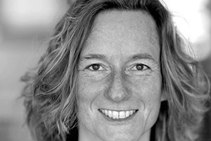  AutorinnenCornelia Jacobsen, Dipl. Ing. (FH), ist seit 2000 im Ingenieurbüro Hausladen tätig und Mitglied der erweiterten Geschäftsleitung. Sie ist mitverantwortlich für den Bereich Energie und Nachhaltigkeit. Mit ihrem Team arbeitet sie an der Schnittstelle von Wissenschaft und Praxis.  
