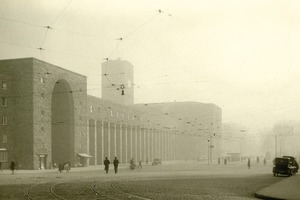  Der umstrittene Hauptbahnhof in Stuttgart, 1911-27, in heute wesentlich nebligerer An- und Aussicht 