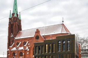  Ansicht Apostelkirche mit dem Anbau hinter Corten-Fassadentafeln 