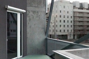  Durch geschickte Verdrehung der Grundrisse konnten die Architekten zweigeschossige Freiräume bei eingeschossigen Wohneinheiten realisieren und so für mehr Außenraumqualität und Lichteinfall im Innenraum sorgen 