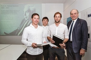  Preisverleihung: Nicolai Schlapps, Gerhard G. Feldmeyer (Geschäftsführender Gesellschafter HPP und Kuratoriumsmitglied der Stiftung), Jakob Giese, Joachim H. Faust (Geschäftsführender Gesellschafter HPP und Kuratoriumsmitglied) (rechts: Stipendiatenhaus auf Hiddensee, Jacob Giese) 