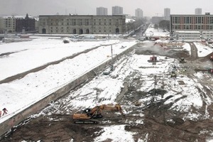  Schlossidylle (links ein Bild Albert Schwendys) vs. Schlossplatzrealität. Eine Wahl fällt hier leicht! Oder? 