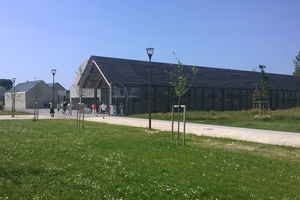  Das Besucherzentrum stammt von dem Architekten Luc Weizmann. Wie ein Fernrohr ist das Besucherzentrum auf den Berg ausgerichtet 