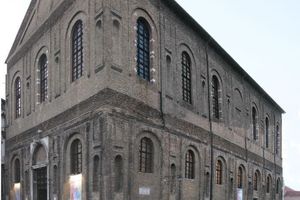  Grandioser Ausstellungsort: Scuola Grande della Misericordia, Venedig, im Sestiere von Cannaregio. Architekt: Jacopo Tatti, genannt Sansovino (1486-1570) 