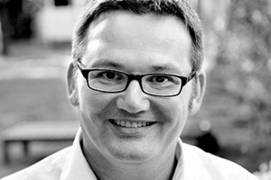  AutorMarkus Baum ist Technischer Fachberater Fußbodentechnik inter­national bei Armstrong DLW und seit 1994 für den Bodenbelagshersteller tätig. Er hat sich spezia­li­siert auf nationale und internationale Normen, Anforderungen und Zer­tifikate sowie darin enthaltene Prüfmethoden.Markus Baum ist Berater für bauphysikalische Fragen und Fragen zur Eignung von Bodenbelägen in Spezialbereichen (Elektronikproduktion, Reinräume) sowie Experte für nachhaltiges Bauen bei Armstrong.Informationen unter: www.armstrong.com 