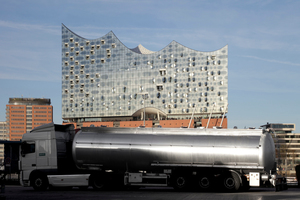  Die Elbphilharmonie über dem Industrie- und Gewerbeareal Steinwerders 