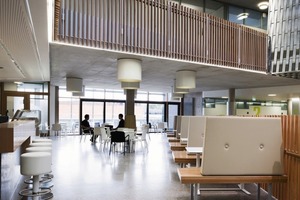  Cafeteria im Atrium 