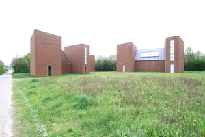  "Drei Kapellen", eine Architekturskulptur mit Ausstellungsfunktionen vom Künstler Per Kirkeby 
