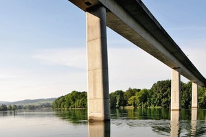  Rheinbrücke Hemishofen, Spannbetonhohlkastenbrücke, Stützweite 75 m, Gesamtlänge 345 m  