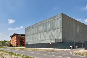  Das Datacenter in Delft hinter einer Fassade aus Blechprofilrosten 