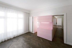  Farbe ist integrativer Bestandteil der Arbeiten von Armin Behles und Jasper Jochimsen z. B. in der „Zweiraumwohnung“, einer Kindertagesstätte mit konsequenter Anwendung von Farbe 