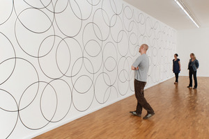  Bridget Riley, Composition with Circles 8, 2012. Installationsansicht Museum für Gegenwartskunst Siegen. Foto: Christian Wickler
 